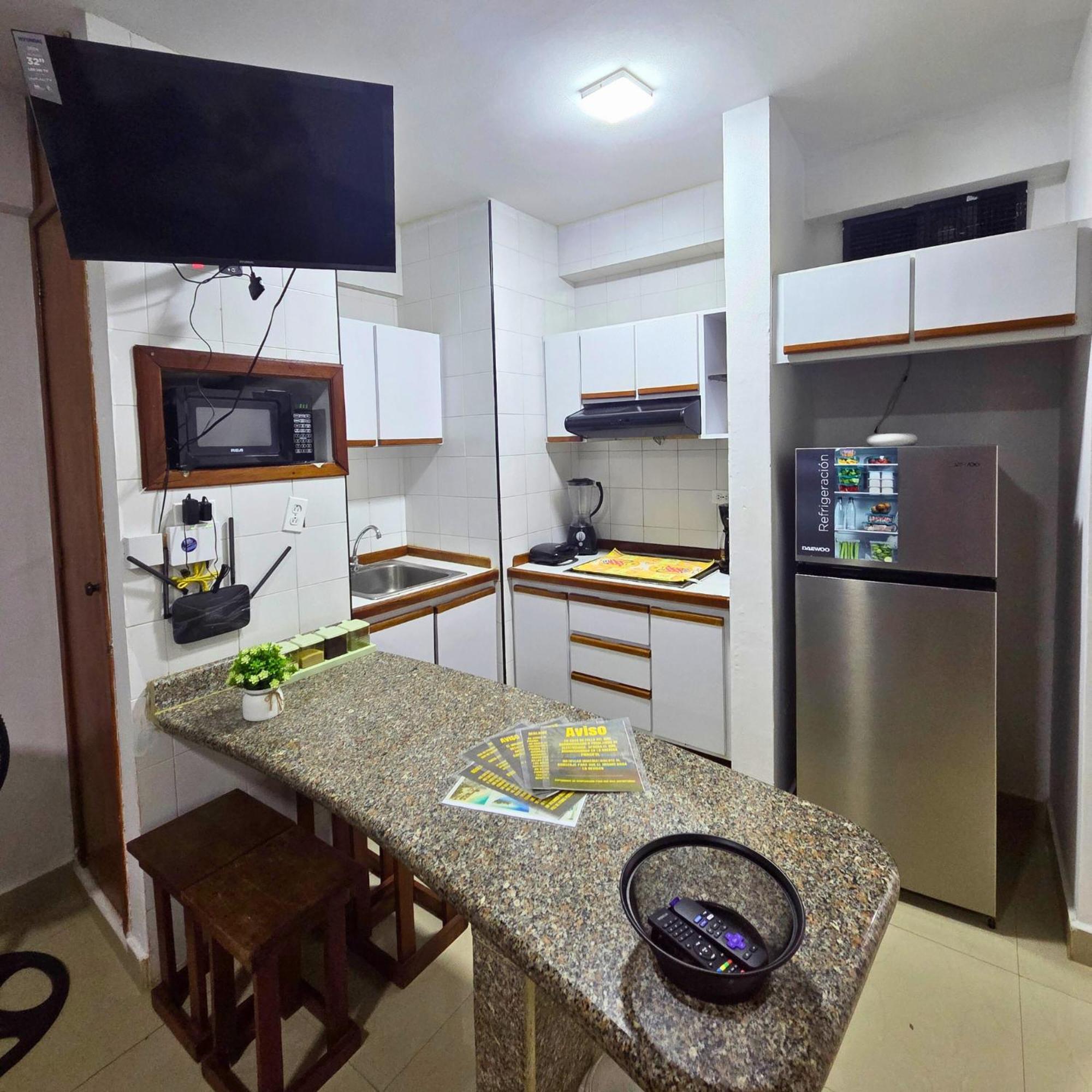 Ferienwohnung Tucacas, Frente Al Mar, Balcon, Piscina Y Playa Privada Exterior foto